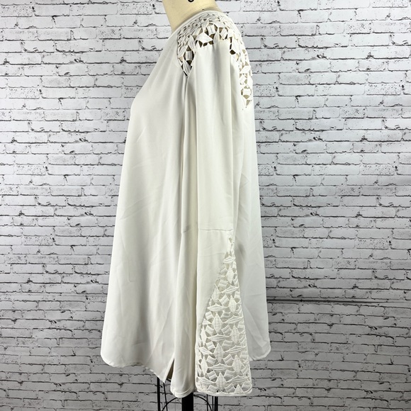 Vintage white blouse with laces on shoulders and sleeves size 2X - Picture 2 of 7